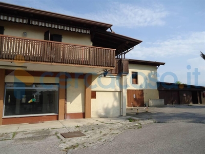 Ufficio da ristrutturare, in vendita in Via San Daniele 18, San Vito Di Fagagna