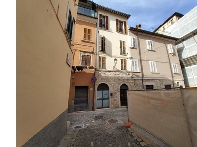 Ufficio in vendita a Ascoli Piceno, Via del Crocifisso 42