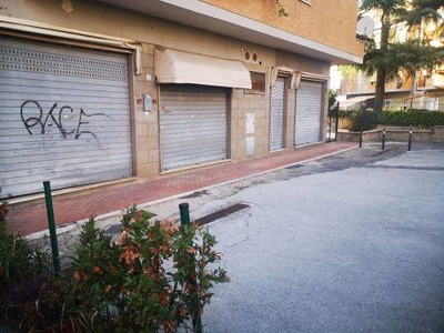 Vendita Attività commerciale, in zona SANTA MARIA DELLE MOLE, MARINO