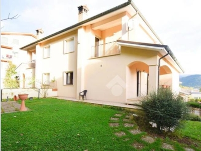 Villa in vendita a L'Aquila, Frazione Coppito, Via di Preturo 14