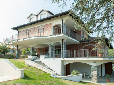Villa a Casale Monferrato - Rif. c570