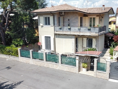 Villa bifamiliare a Brescia SUD, Brescia