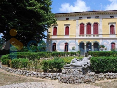 Villa da ristrutturare in vendita a Siena