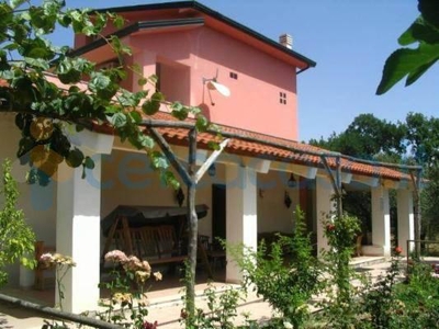 Villa in ottime condizioni in vendita a Mirabella Eclano
