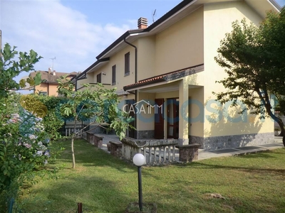 Villa in ottime condizioni, in vendita in Via Dante, Cocquio-trevisago