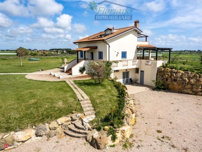 Villa in Vendita in Strada provinciale pescia romana a Montalto di Castro