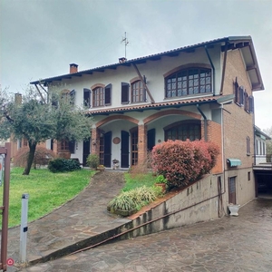Villa in Vendita in Via Antonio Canova a Agrate Brianza