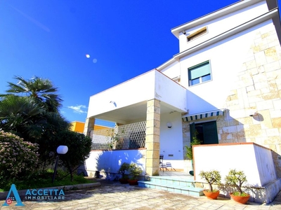 Villa in Vendita in Via Aragoste a Taranto