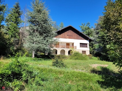 Villa in Vendita in Via Cadorna a Castione della Presolana