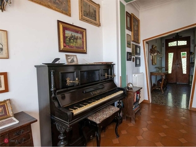 Villa in Vendita in Via D. Bernacchi 36 a Gavirate