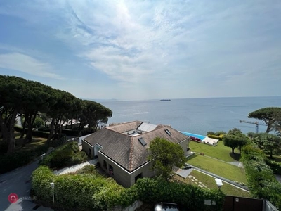 Villa in Vendita in Via dell'Erica a Arenzano