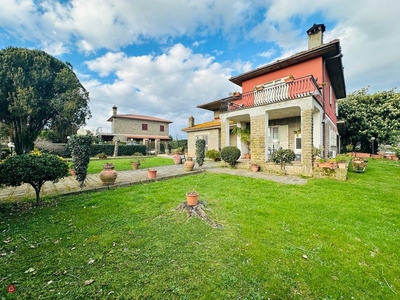 Villa in Vendita in Via di Mozzoneta a Bracciano