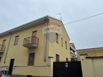Villa in Vendita in Via Flora 111 a Legnano