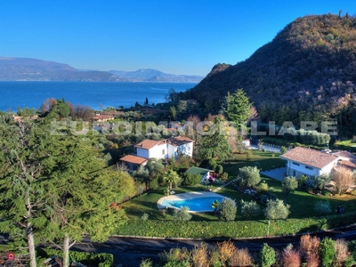 Villa in Vendita in Via Pisenze 26 a Manerba del Garda