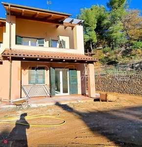 Villa in Vendita in Via Vecchia a Cisano sul Neva