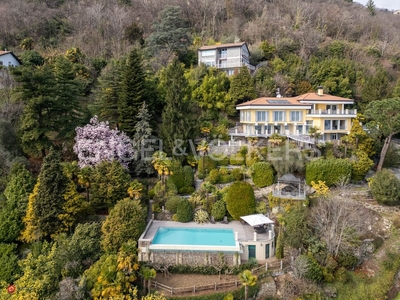 Villa in Vendita in Viale Lodovico Sacchetti 78 a Cannero Riviera