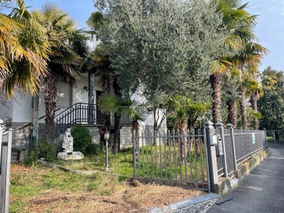 Villa unifamiliare via Lombardia 12, Sarnico