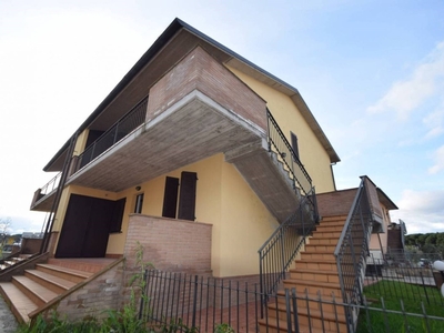 Appartamento in vendita a Castiglione del Lago via Polverigi