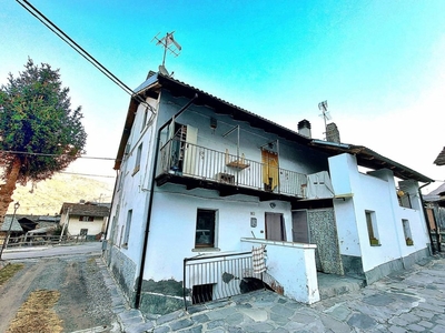 Appartamento in vendita a Fénis frazione Cors, 80