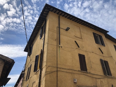 Appartamento in vendita a Foligno via Primo maggio