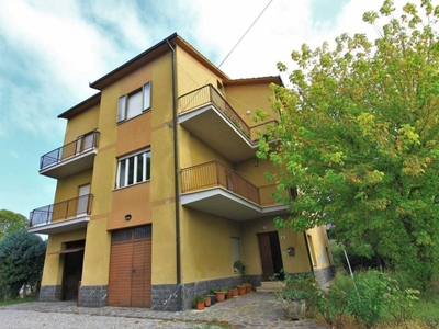 Appartamento in vendita a Monteleone d'Orvieto via di