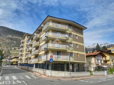 Appartamento in vendita ad Aosta corso saint martin de corleans, 226