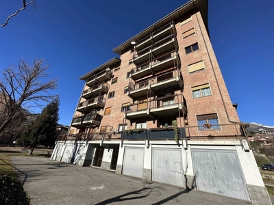 Appartamento in vendita ad Aosta via pasquettaz