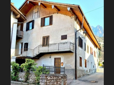 Casa Indipendente in vendita a Borgo Valsugana via Volpi
