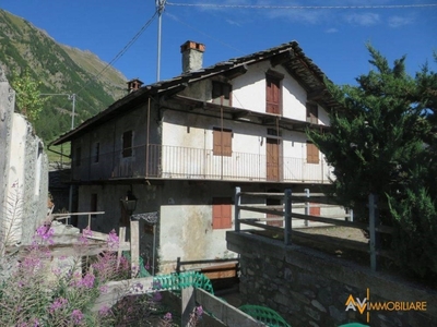 Casa Indipendente in vendita a Brusson frazione Extrepieraz