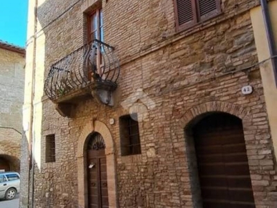 Casa Indipendente in vendita a Cannara via Umberto I