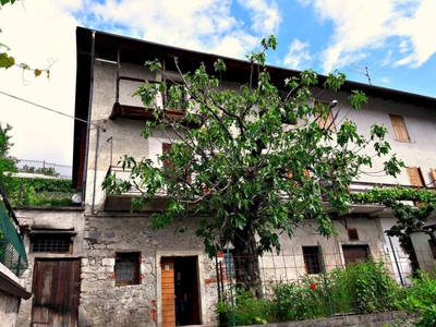Casa Indipendente in vendita a Carzano via Villa