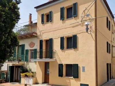 Casa Indipendente in vendita a Castiglione del Lago località Frattavecchia