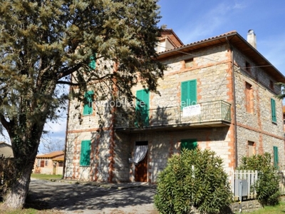 Casa Indipendente in vendita a Castiglione del Lago viale II Agosto 30