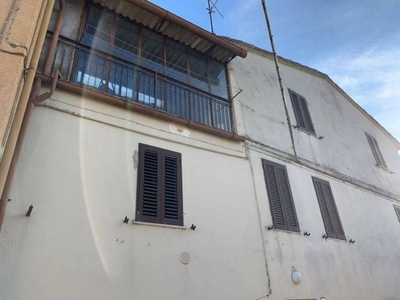 Casa Indipendente in vendita a Foligno via Uppello