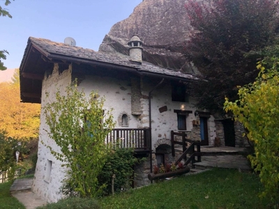 Casa Indipendente in vendita a Fontainemore località Barme, 18