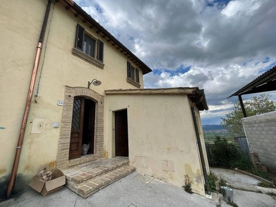 Casa Indipendente in vendita a Montefalco localita' Camiano Grande