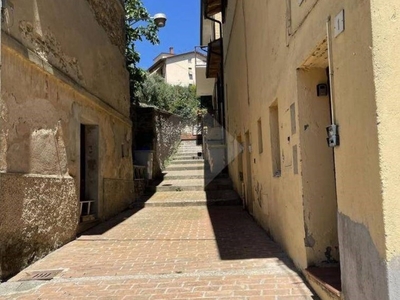 Casa Indipendente in vendita a Perugia via Linda