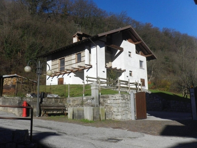 Casa Indipendente in vendita a Pieve di Bono-Prezzo frazione strada