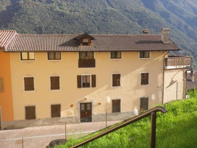 Casa Indipendente in vendita a Pieve di Bono-Prezzo prezzo