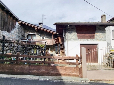 Casa Indipendente in vendita a Pontey frazione Tzesanouva, 13