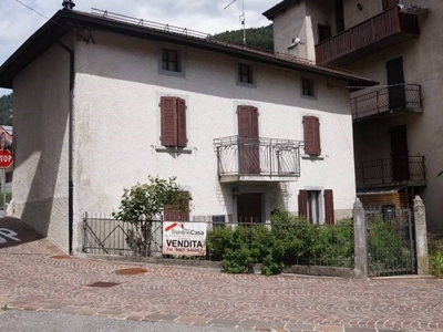 Casa Indipendente in vendita a Sella Giudicarie via pra di bondo, 18
