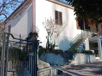 Casa Indipendente in vendita a Spoleto località icciano-perchia