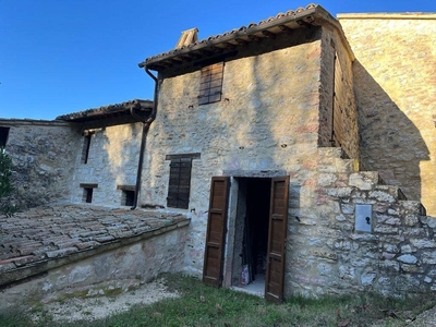 Casa Indipendente in vendita a Spoleto località Meggiano