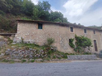 Casa Indipendente in vendita a Spoleto località Torrecola