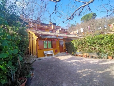 Casa Indipendente in vendita a Spoleto località Torricella