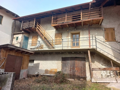 Casa Indipendente in vendita a Telve via Fontane