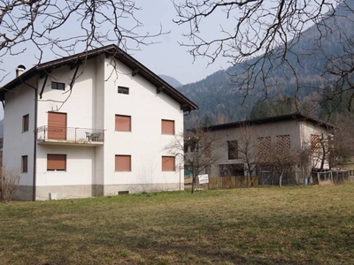 Casa Indipendente in vendita a Tione di Trento via 4 novembre, 2