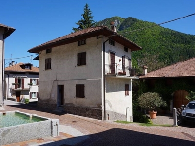 Casa Indipendente in vendita a Tre Ville ragoli, Via Marconi, 25