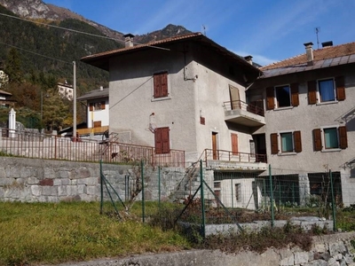Casa Indipendente in vendita a Tre Ville via marconi, 5