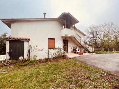 Casa Indipendente in vendita ad Assisi loc. Paradiso, 35